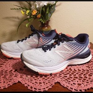 women's 880v8 running shoe